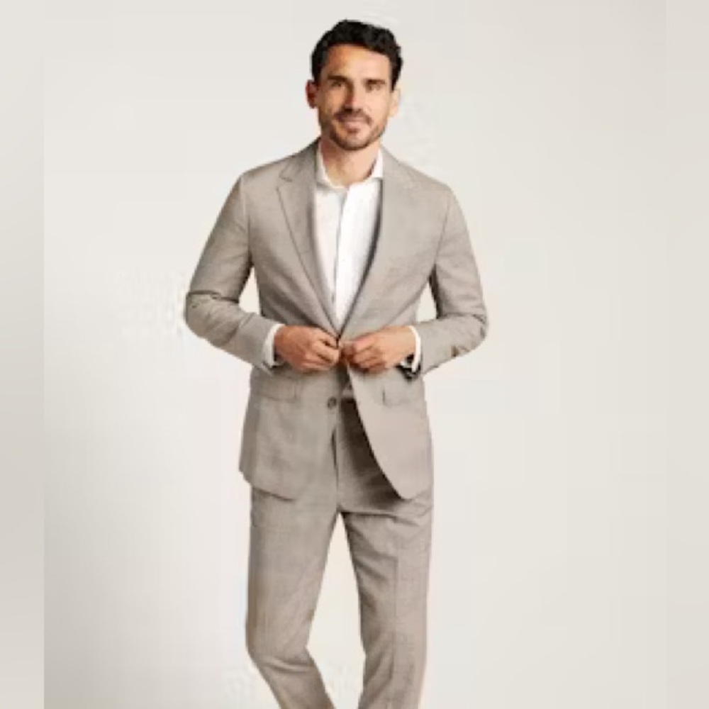 Bonobos Plaid Suit. Purchased Sept 2024. Worn once and dry cleaned!